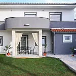 3 Bedroom Amazing In Holiday home *
