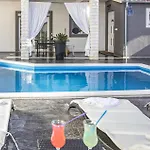 3 Bedroom Amazing In Holiday home Vodice