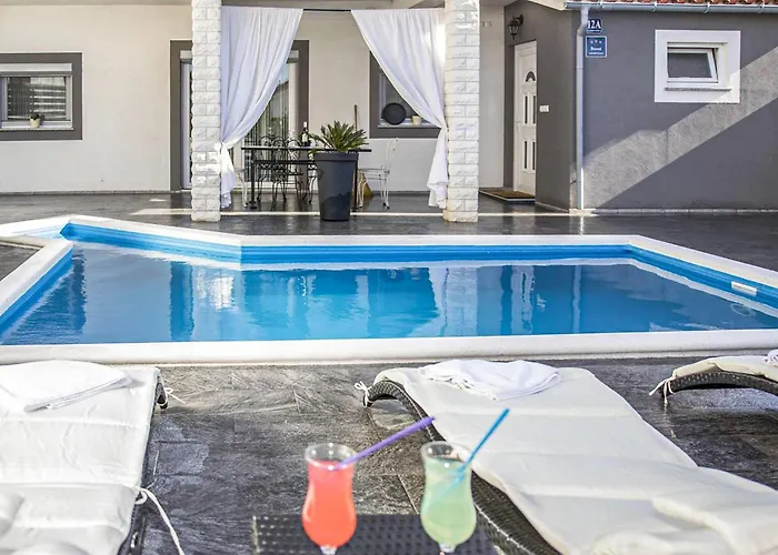 3 Bedroom Amazing In Holiday home Vodice